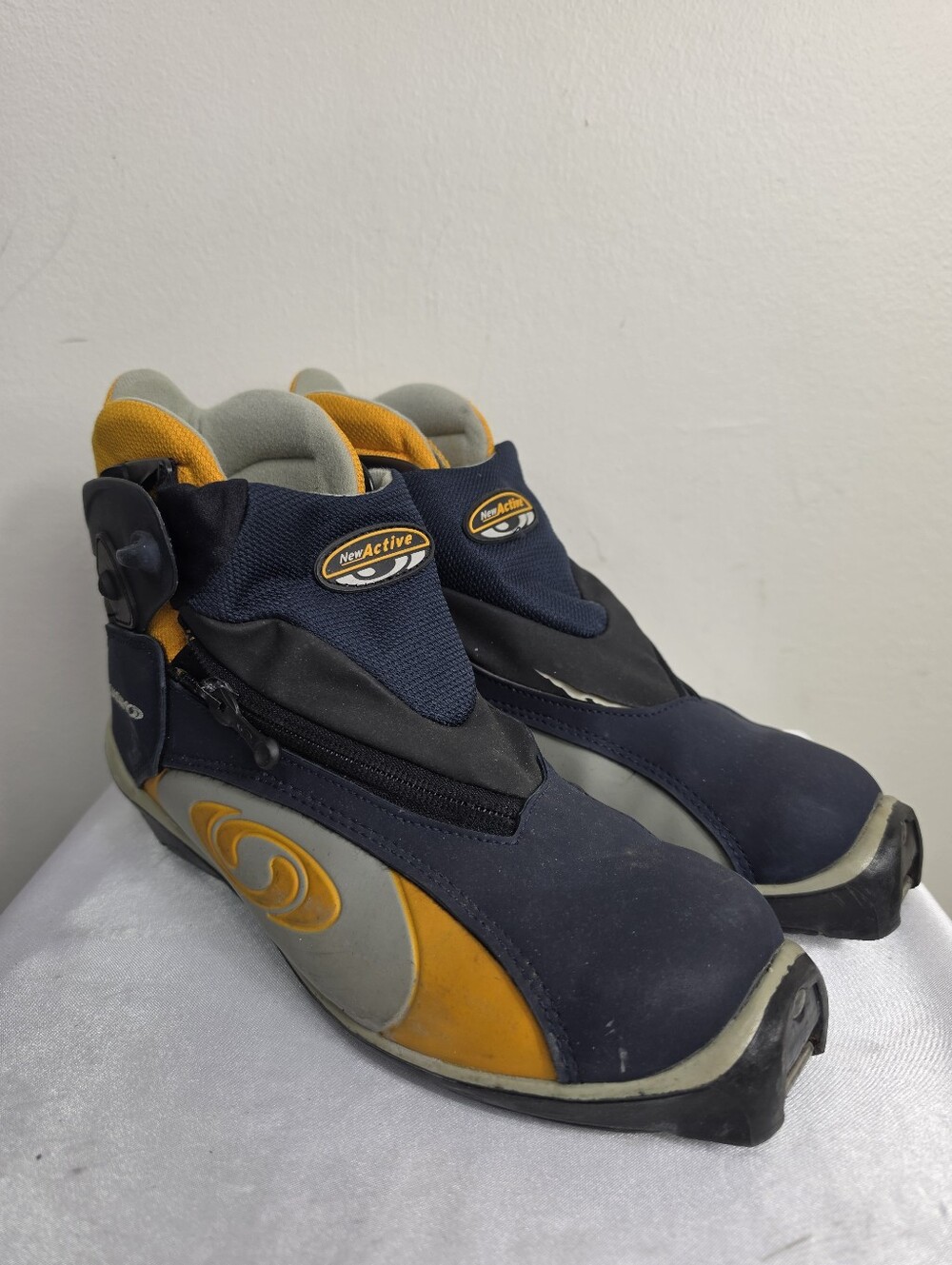 Salomon ski shoes fixation SNS sz 8.5US men